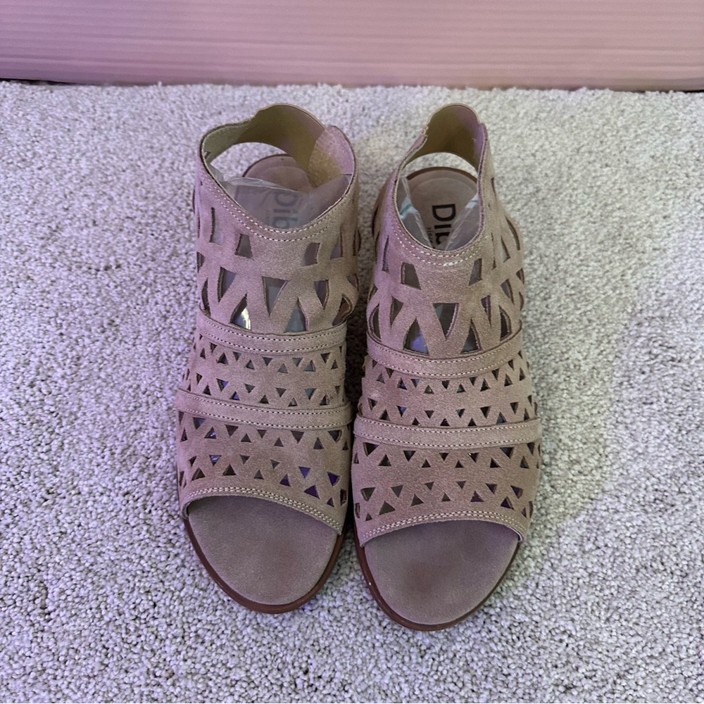 Tan Laser-Cut Sandals‎ with Lace-Up Design